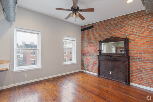 1HAB, 1BA - 875 ft² - 1909 Green Street