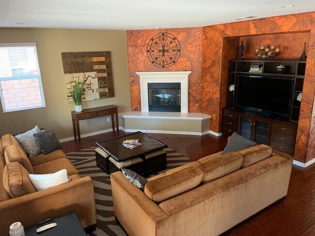 Foto del edificio - 2 Story South Corona Home