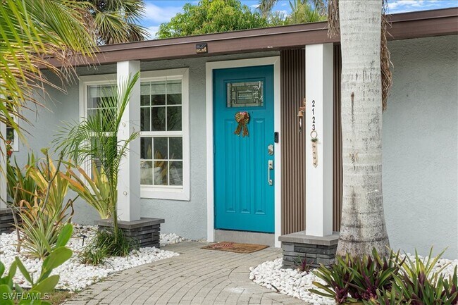 Foto del edificio - 2123 Holiday Ln