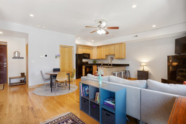 Foto del edificio - 2350 N Kedzie Blvd