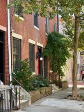 Building Photo - 624 Catharine St