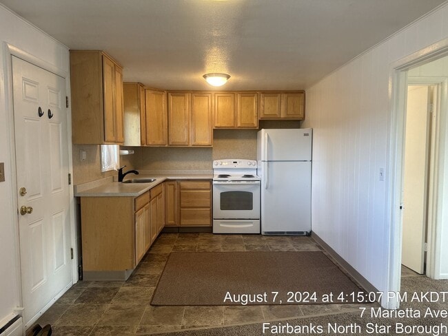 Building Photo - Charming 1 bedroom apt in quiet complex! T...