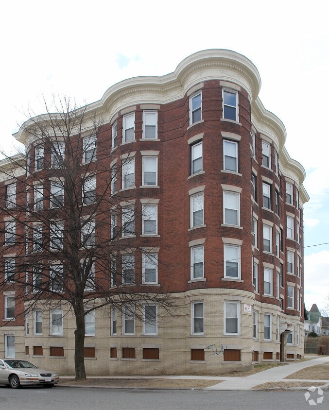 214 Pine St, Holyoke, MA 01040 Apartments in Holyoke, MA