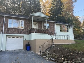 Building Photo - 104 W Fairview St