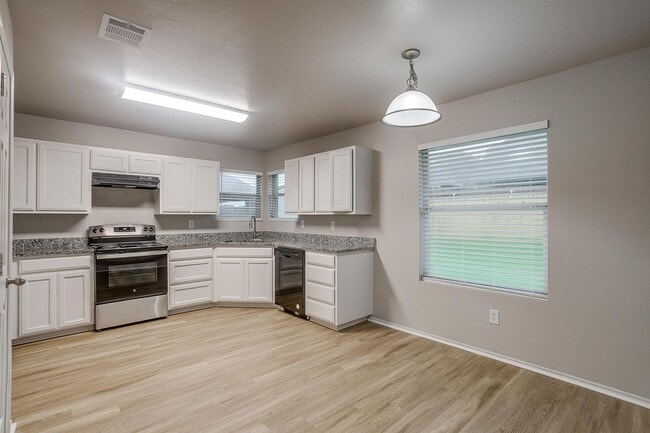 Building Photo - 2616 Castle Pines Dr