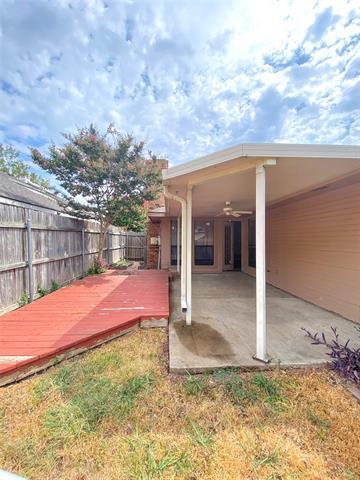 Foto del edificio - 2011 Peakwood Dr