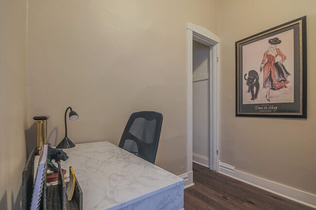 Foto del edificio - 839 Dunlop Ave