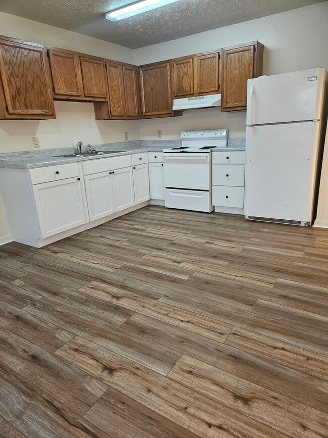 Building Photo - 325 Clearwater Way