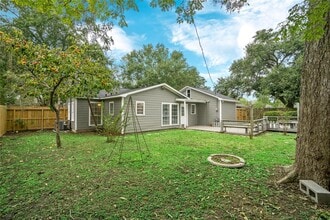 Building Photo - 1110 Woods Dr