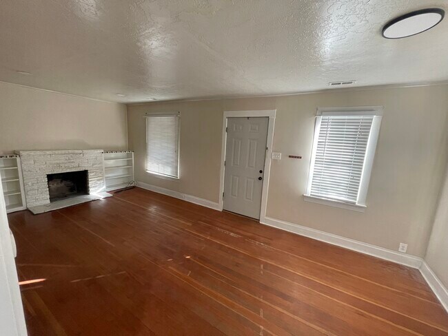 Building Photo - 2604 S 600 E