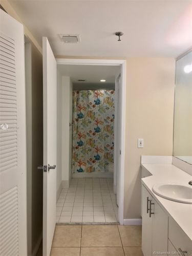 Building Photo - 9156 Collins Ave