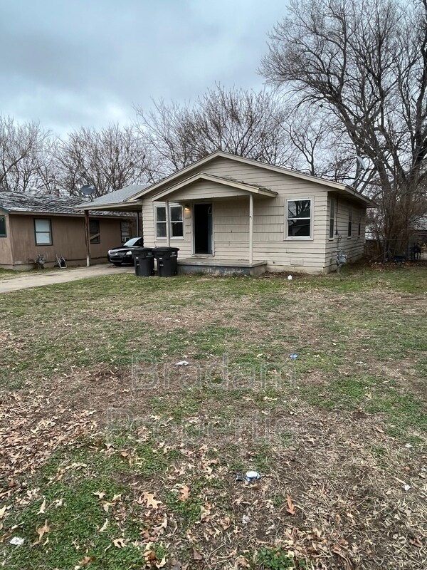 Building Photo - 632 SE Greystone Ave