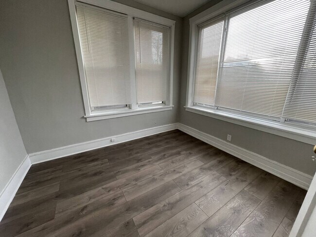 Building Photo - 6649 S Hartwell Ave