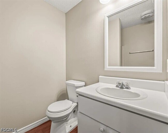 Foto del edificio - 646 Virginia Oak Ct