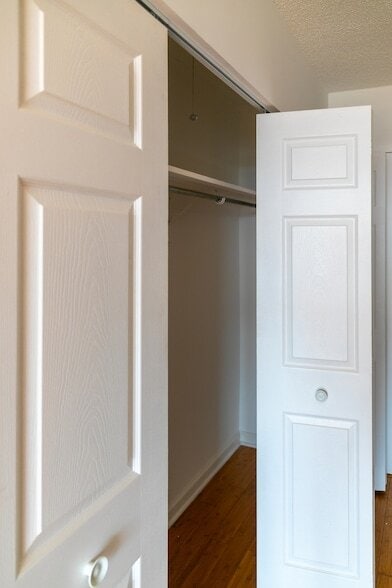 Building Photo - 5320 N Sheridan Rd