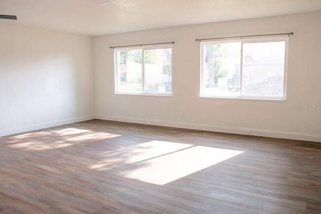 Building Photo - 6813 S Himes Ave