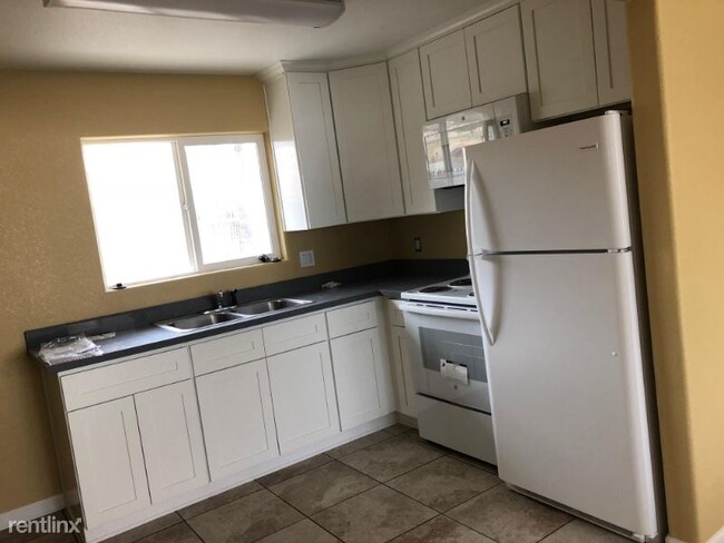 Building Photo - 2 br, 1 bath Apartment - 218 Linden Street