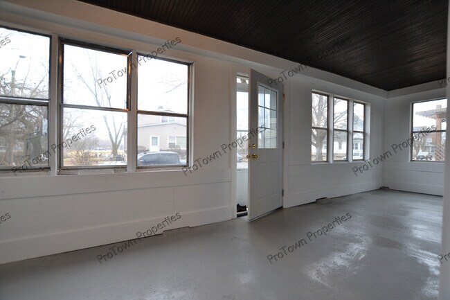 Foto del edificio - 573 Dover St