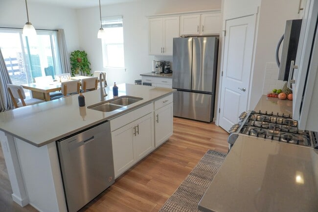 Building Photo - 1858 Mount Monroe Dr