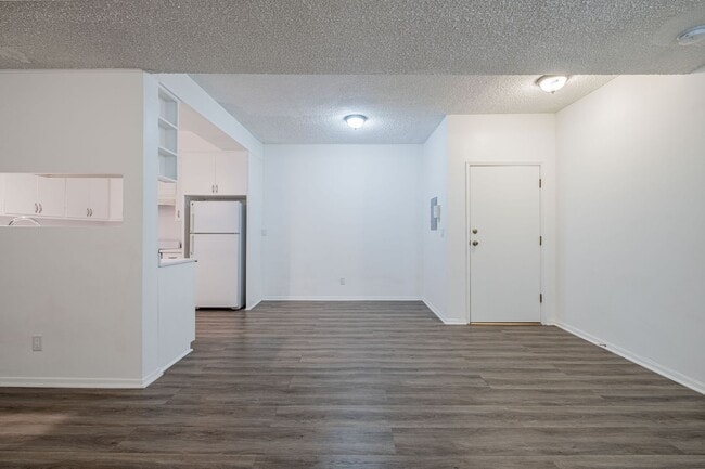 Foto del edificio - Spacious 1 bed 1 bath apartment in Santa Monica!