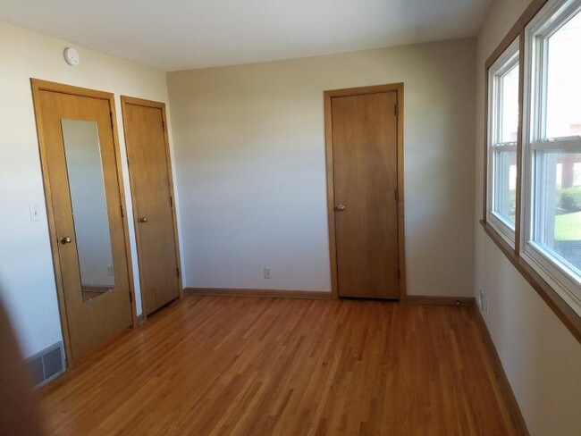 Building Photo - 1394 Colonial Dr
