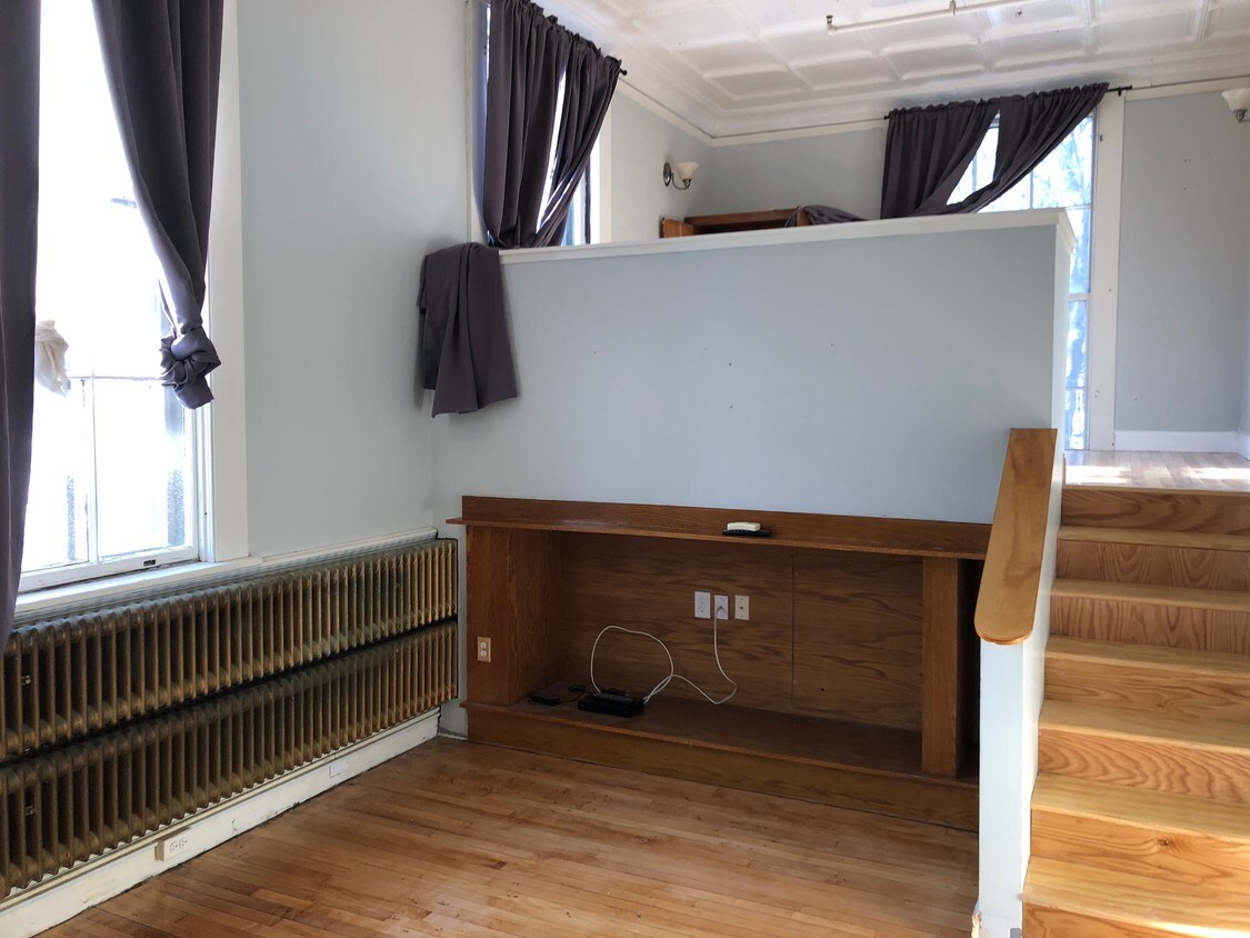 Primary Photo - 24 Larkin St