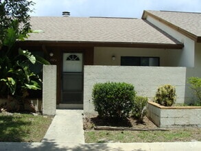 Building Photo - 132 Hummingbird St
