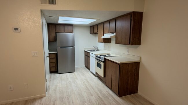 Building Photo - Mountain View Apartments