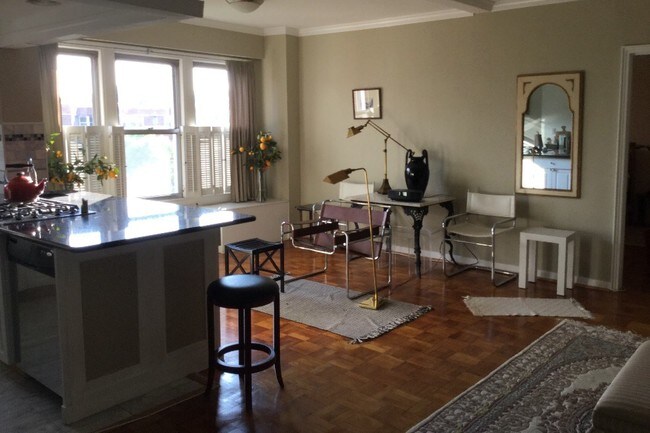 LR with kitchen island - 2500 Q St NW