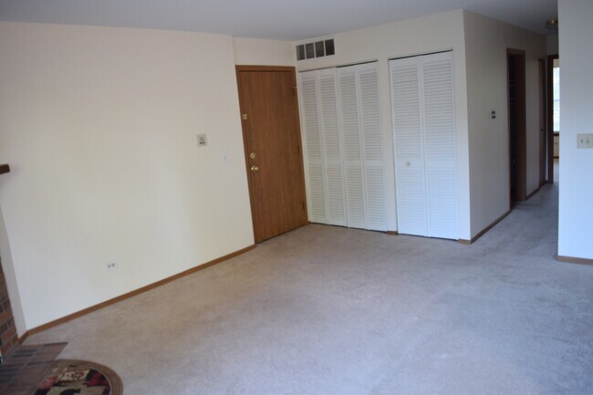Building Photo - 652 Mallard Ct