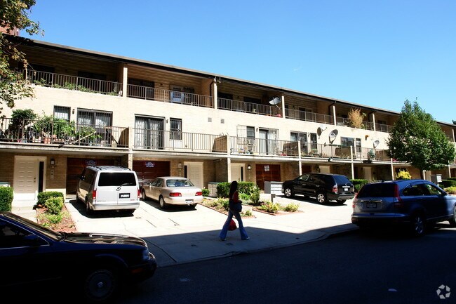 Building Photo - 14337-14353 Barclay Ave