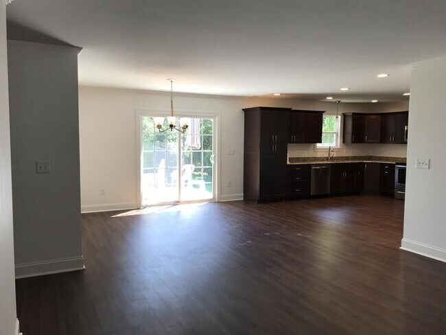 Foto del edificio - AVAILABLE NOW! 3 Bedroom 2 Bath near Birkd...
