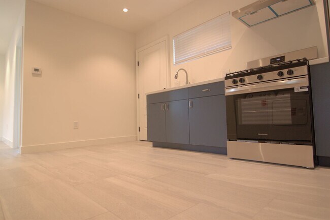Foto del edificio - 216 Harding Ave