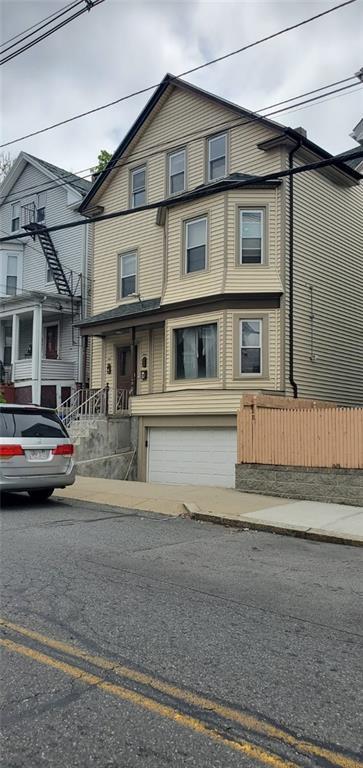 Foto del edificio - 642 Chalkstone Ave