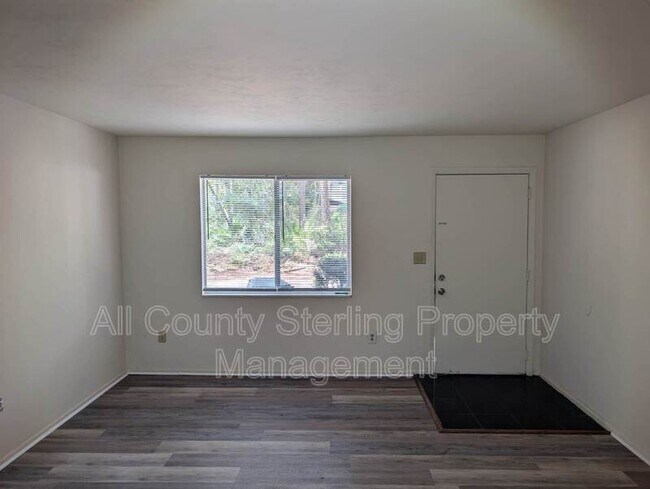 Foto del edificio - 2114 NW 55th Blvd