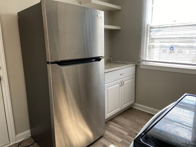 Building Photo - 3 Bedroom, 1 Bathroom House in High Point