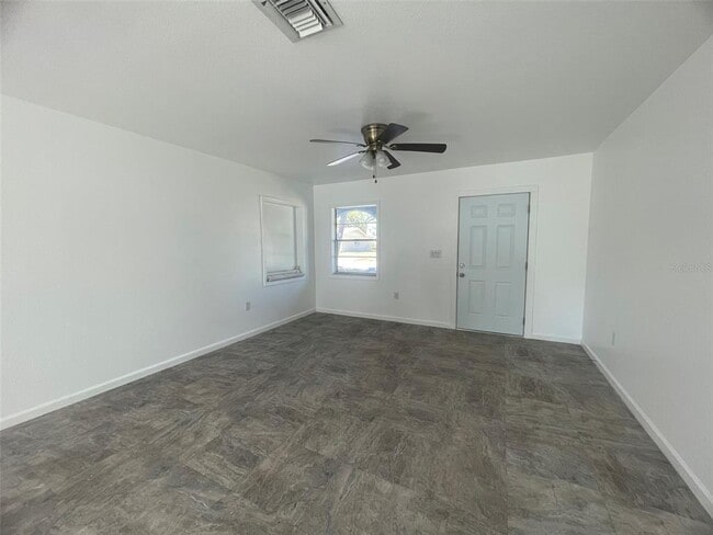 Building Photo - 525 E Helen Ave