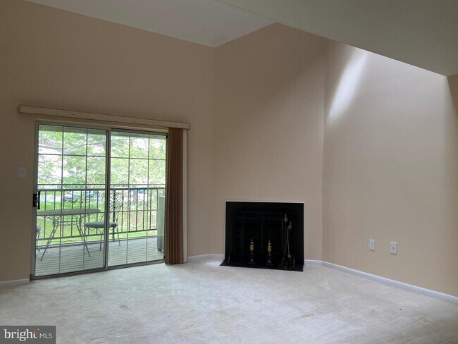 Building Photo - 232 Valley Stream Ln