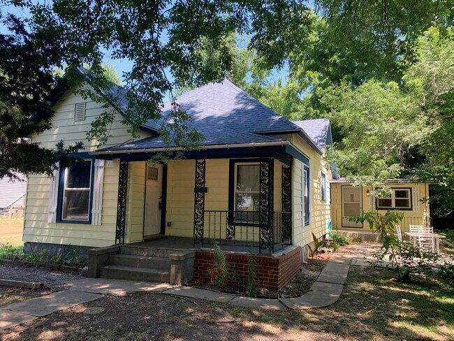Building Photo - 1444 N Sherman Ave