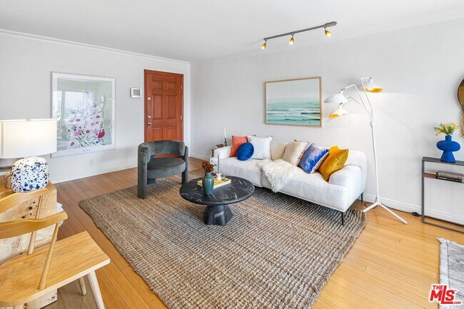 Foto del edificio - 1154 S Barrington Ave