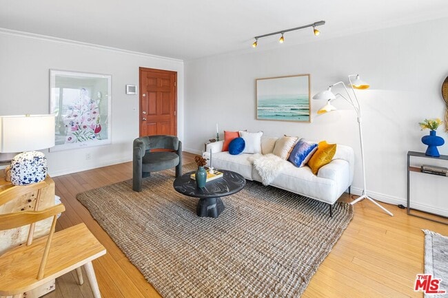 Building Photo - 1154 S Barrington Ave