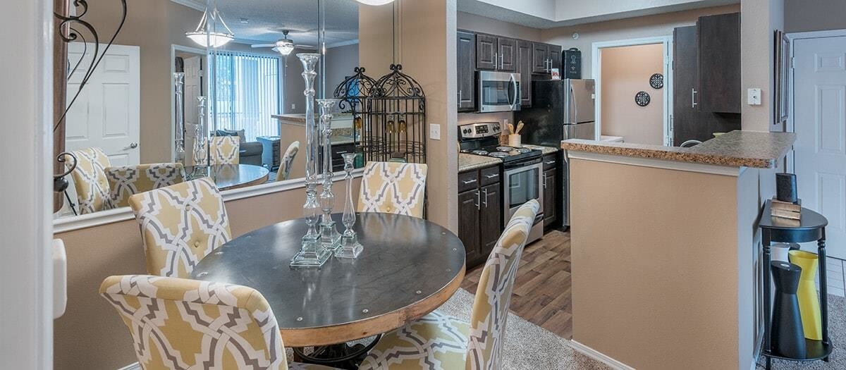 Colonial Village at Willow Creek Apartments Bedford, TX