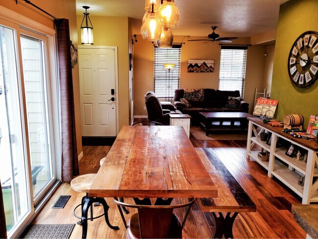 Foto del edificio - 6419 Silverwind Cir