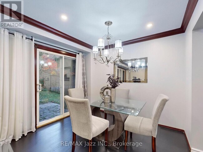 Photo du bâtiment - 677 Grandview Dr