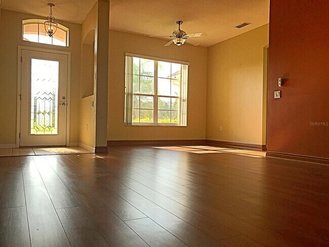 Foto del edificio - 3500 Forest Park Dr