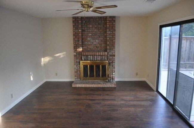 Foto del edificio - 835 Kings Canyon Ct