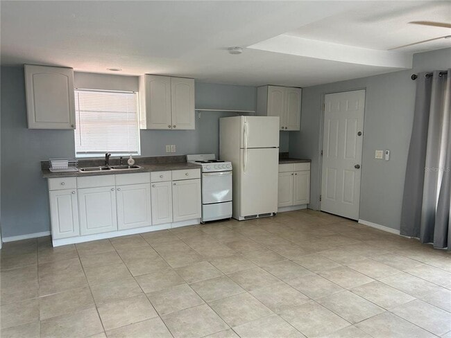 Building Photo - 39029 Kirkland Dr