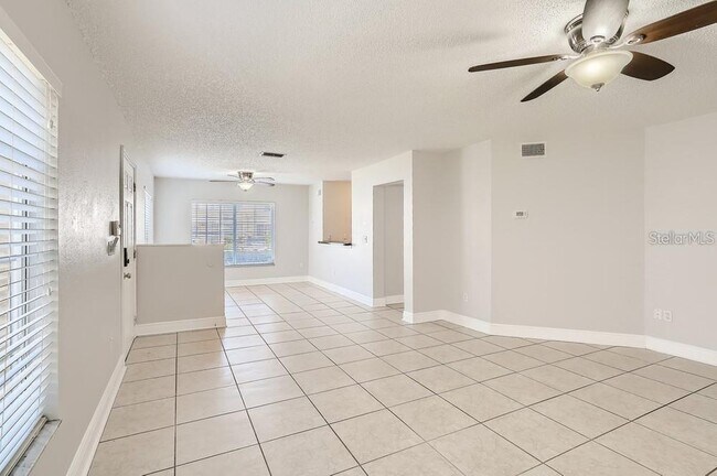 Foto del edificio - 2023 Fluorshire Dr