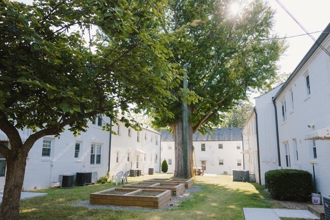 Building Photo - 12 South Magnolia