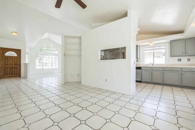 Building Photo - 4 Bed / 2 Bath Home with Two-Car Garage